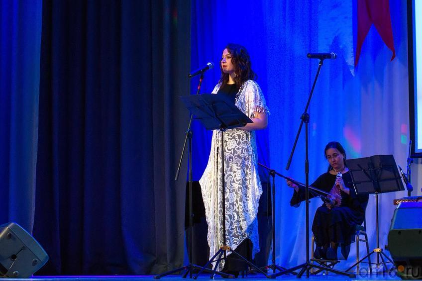 Фото №147820. Эзги Кёкер, солистка Хора классической турецкой музыки