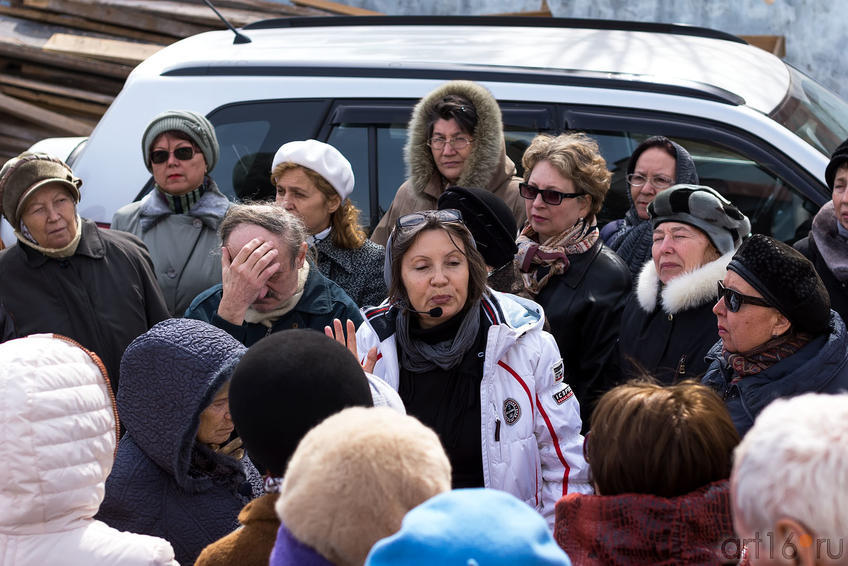 Фото №149456. Ирина Михайловна Вавиличева проводит экскурсию по шаляпинским  местам