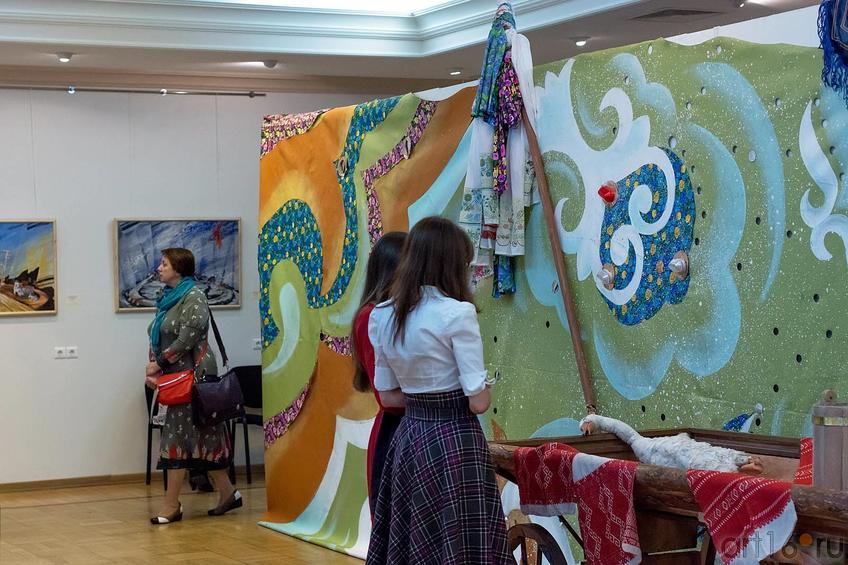 Фото №151429. ДЕТАЛИ ДЕКОРАЦИЙ К СПЕКТАКЛЮ К. ТИНЧУРИНА «ГОЛУБАЯ ШАЛЬ»