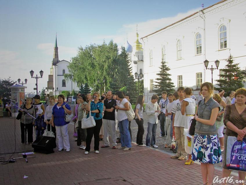 Фото №16444. Перед центром "Эрмитаж-Казань"