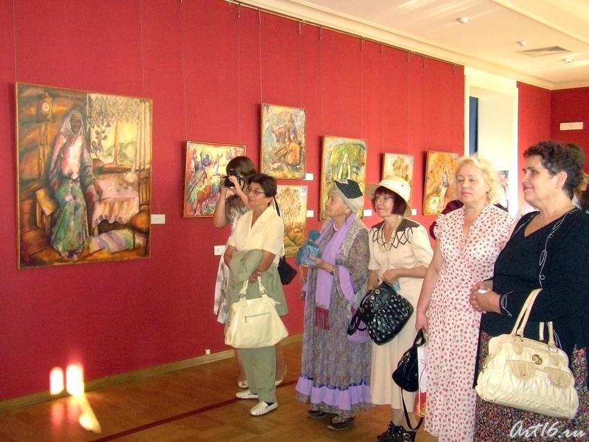 Фото №16552. У картины Р. Саляхова "Ак Эби"