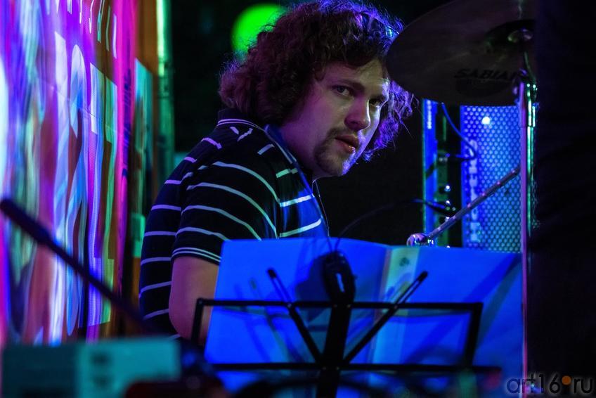 Фото №171093. Петр Ившин — барабаны. Джаз в усадьбе Сандецкого. 8.07.2013