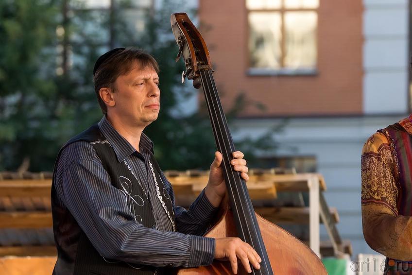 Фото №172350. На II Международном фестивале еврейской музыки. Алла Рид и ее бэнд  ( участник  коллектива).