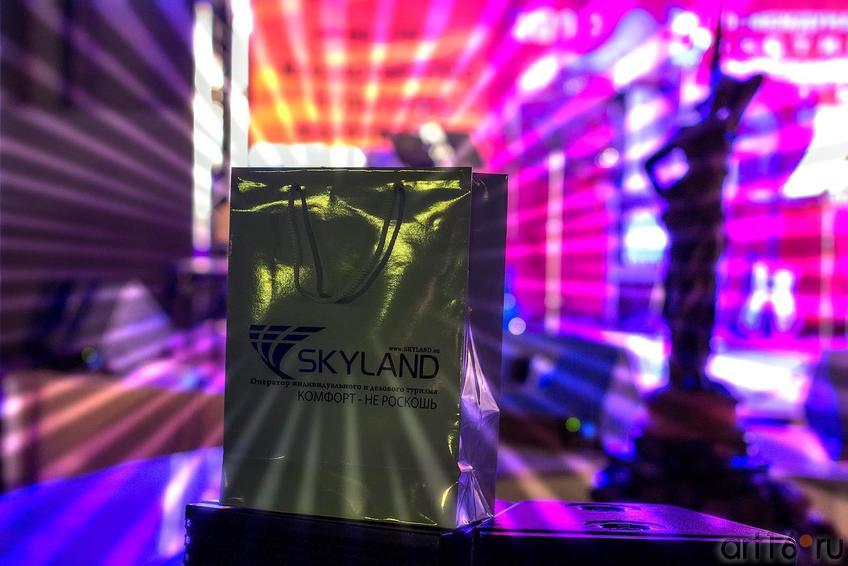 Фото №172671. Презент от спонсора