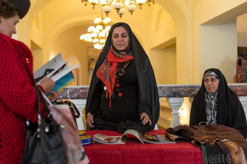 Фото №176446. Иранские дизайнеры ( Фахиме Карими (?), Сакине Бешарат)