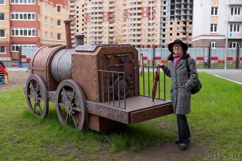 Фото №176994. Ландшафтная скульптура. Паровоз