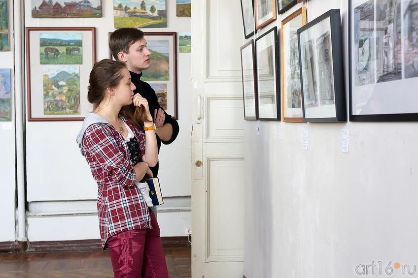 Фото №179868. На выставке  работ летней практики студентов  филиала МГАХИ им. Сурикова