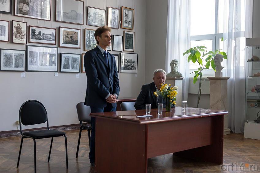 Фото №179898. Махмут Ахатович Вагапов. Вручение первокурсникам студенческих билетов