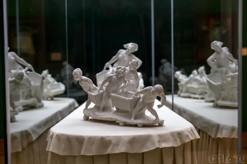 Фото №187984. ЖОЗЕФ ШЕРЕ 1838-1894 Настольное украшение. 1897 (?) Неглазурованный фарфор (бисквит) Севрская фарфоровая мануфактура