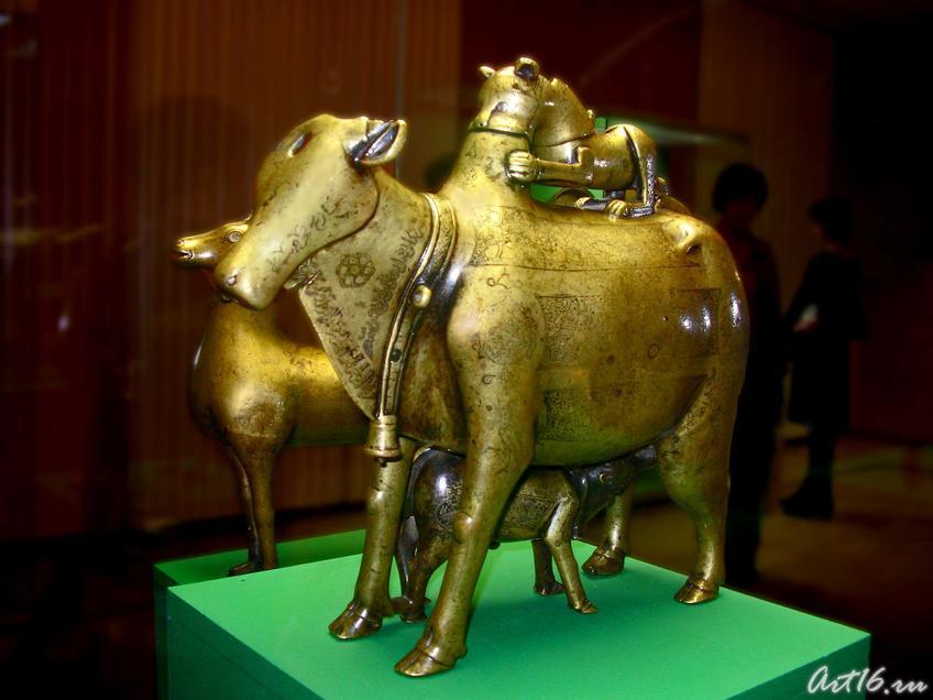 Фото №20485. Акваманиле (сосуд для воды) в виде коровы-зебу