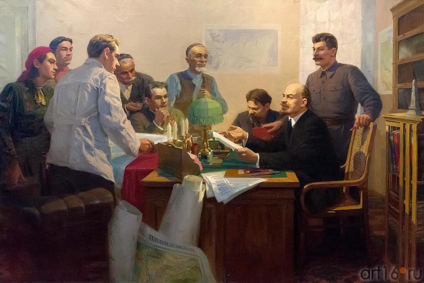 Фото №209977. Якупов/Фаттахов. ПОДПИСАНИЕ ДЕКРЕТА ОБ ОБРАЗОВАНИИ ТАССР. 1950