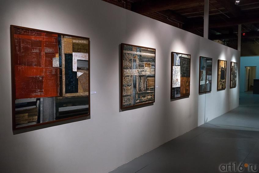 Фото №218869. Фрагмент экспозиции. Работы Р.Салихова