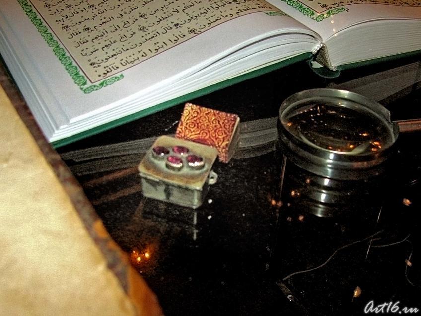 Фото №21960. Коран (конец XIX—нач. XXвв) /коранница (конец XIX в.)/лупа (XXв.)