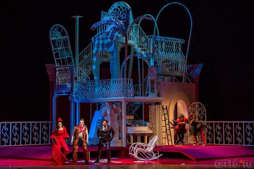 Фото №222019. Мы по лестнице с балкона тихо на землю сойдём. Тише, тише!