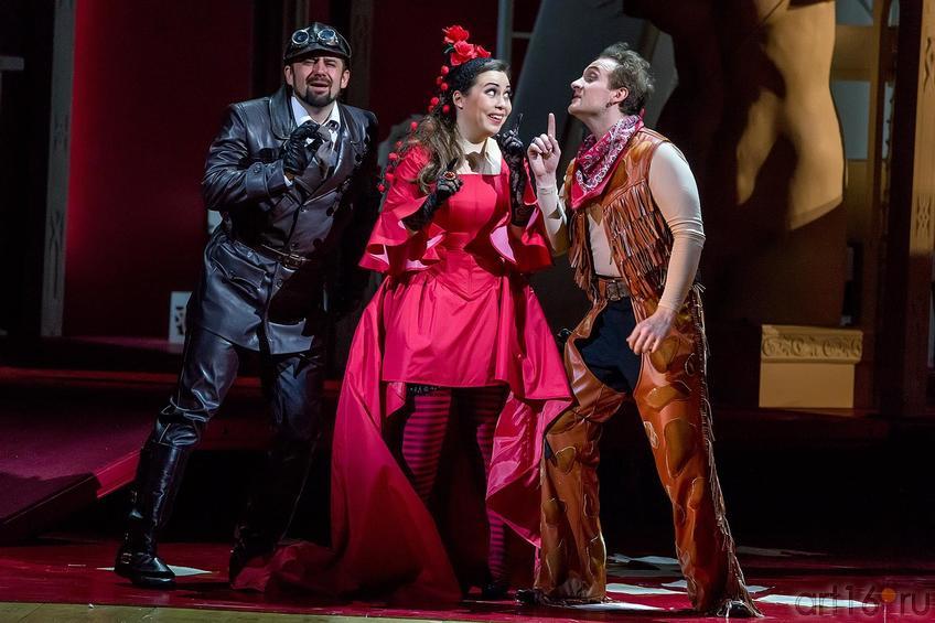 Фото №222025. Тс... тише, там я слышу шаги, как будто... Что ж нам делать, как нам быть?