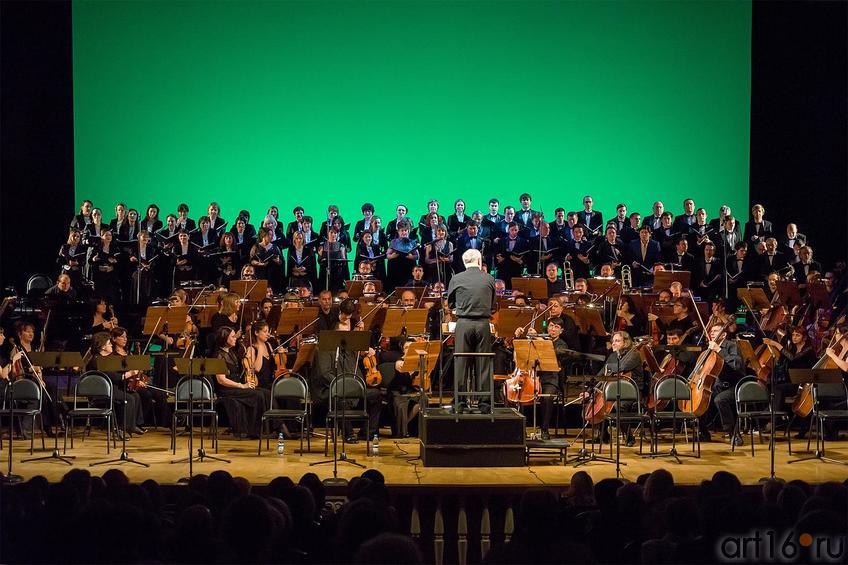 Фото №222350. Дирижер Марко Боэми, артисты оркестра и хора ТАГТОиБ