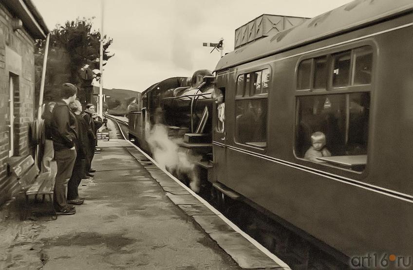 Фото №224563. Фото Эллиотта Эрвитта. Железнодорожный вокзал Бот-оф-Гартен, Хайлендс
