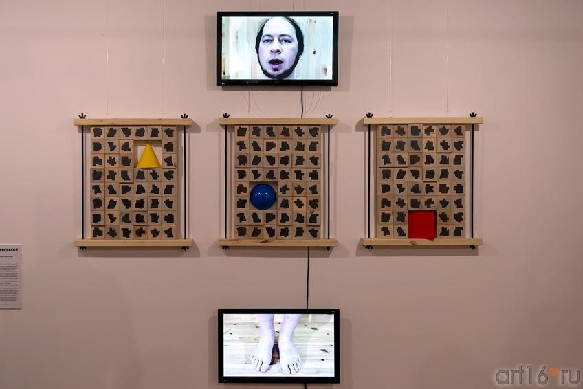 Фото №225821. КОСМОДЕМЬЯНСКИЙ ЧЕЛОВЕК. Михаил Волохов и Елена Зубцова.  Москва.  Инсталляция. 2014