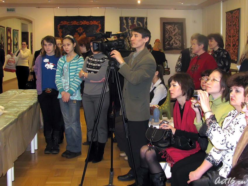 Фото №24882. Преподаватели, студенты, представители СМИ