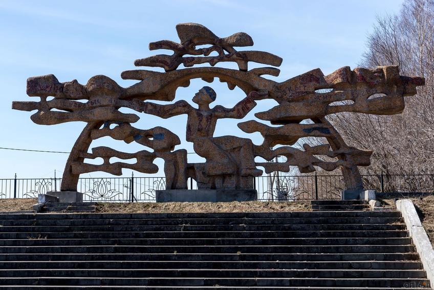 Фото №273358. Скульптура И.Ханова в Новом Кырлае