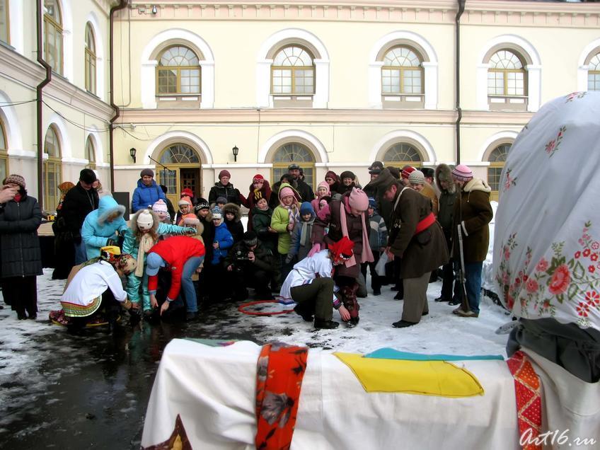 Фото №29056. Скоморохи — лучшие помощники!