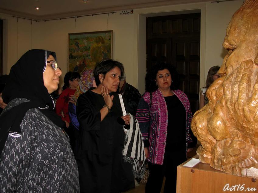 Фото №30687. Делегация мусульманок из Кувейта в зале Баки Урманче