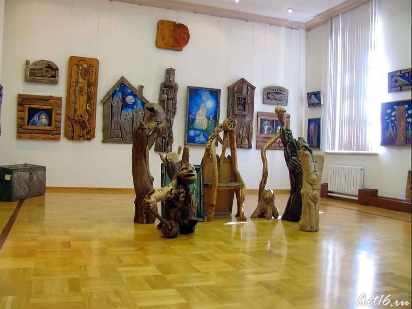 Фото №34025. Экспозиция выставки Асхана Фатхутдинова