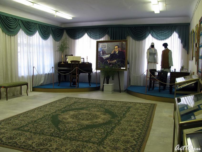 Фото №36100. Экспозиция выставки «В поисках счастья: Шариф Камал и ренессанс татарской литературы»