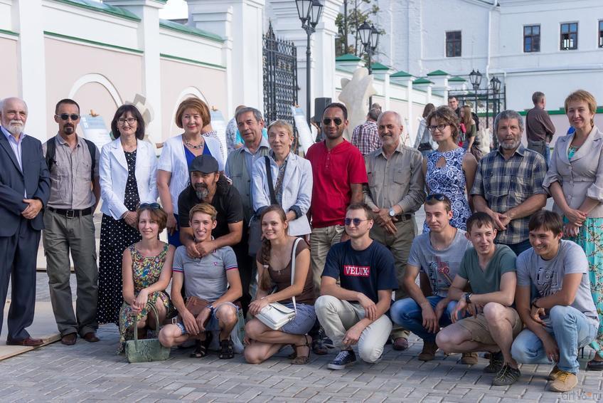 Фото №367674. Участники Международного симпозиума по скульптуре «Мелодия камня»