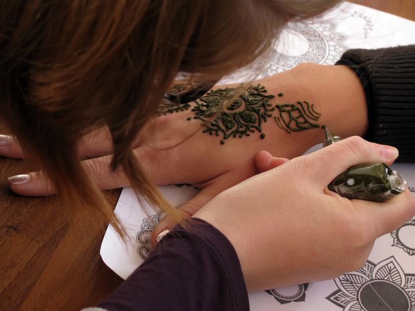 Фото №59772. Мастер-класс «Рисунки хной. Искусство мэхенди»