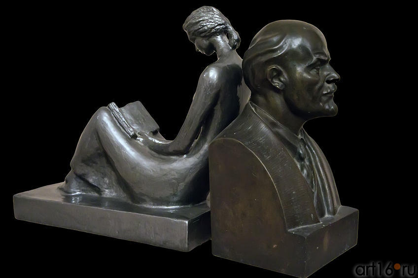 Фото №66316. Скульптуры в фойе Дома-музея В.И.Ленина. Казань