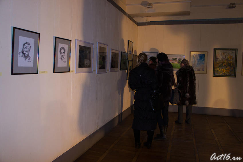 Фото №67151. На открытии выставки «Новая графика 2010»