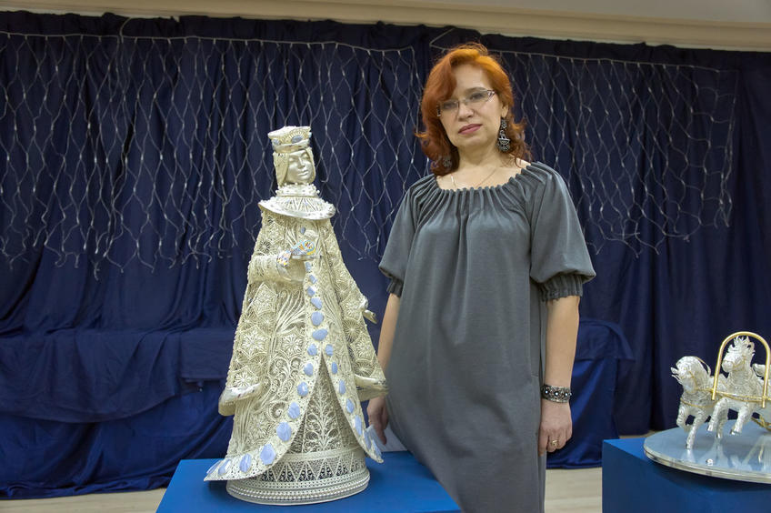 Фото №68073. Медведева Таьяна Рафаиловна, ведущий художник завода «Красносельский Ювелирпром» и "Снегурочка"