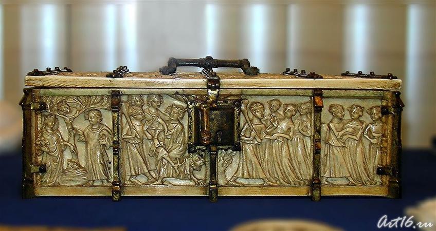 Фото №7024. Ларец с изображением сцен из рыцарских романов