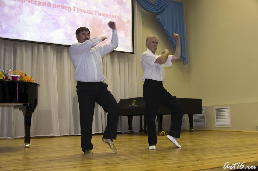 Фото №72432. "Акробаты". Пантомима. Зуфар Гимаев и Рахим Гибадуллин