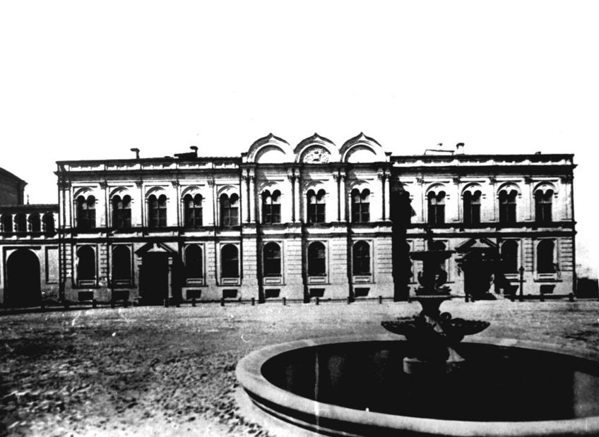 Фото №74523. Фонтан и Губернаторский дворец в Казанском кремле