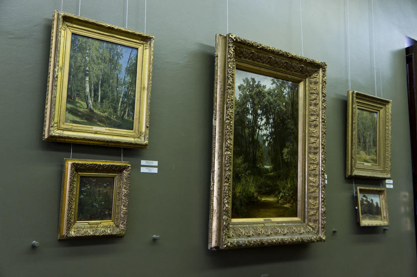 Фото №80163. Фрагмент экспозиции. Работы Шишкина И.И в зале ГМИИ РТ