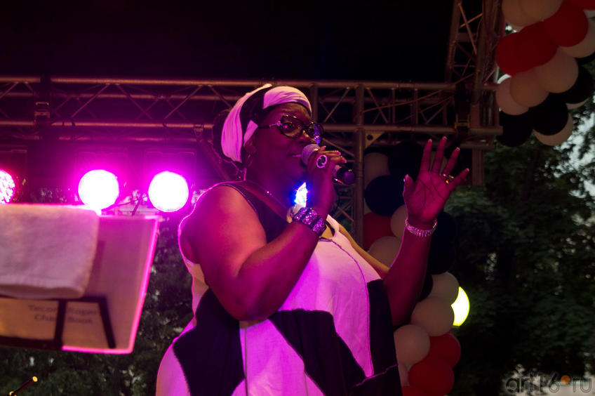 Фото №81072. Tecora Rogers.  Jazz  в Усадьбе Сандецкого. Казань, июль 2011