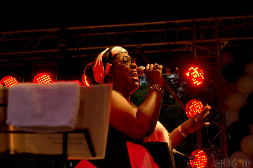 Фото №81077. Tecora Rogers. Jazz  в Усадьбе Сандецкого. Казань, июль 2011