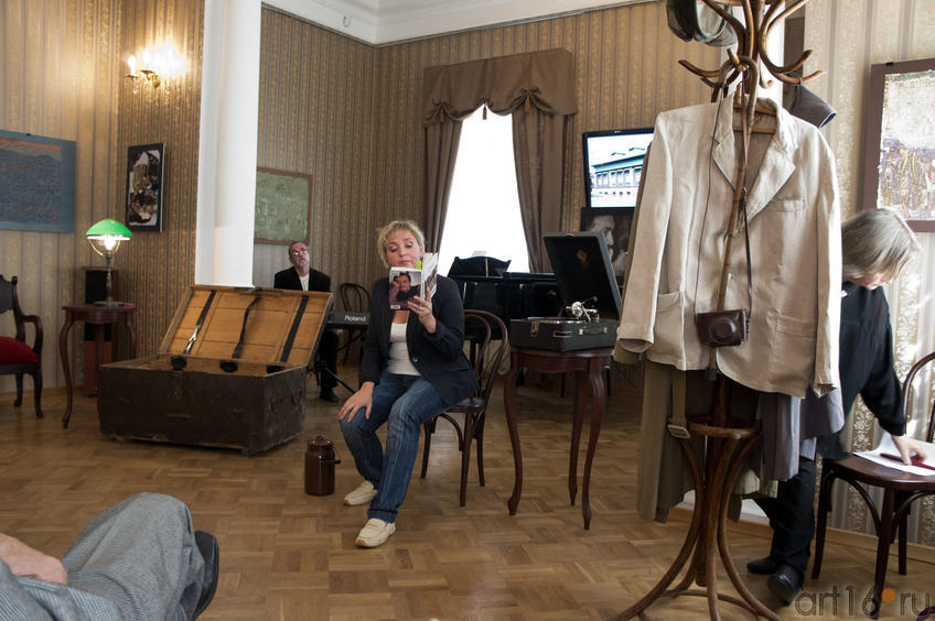 Фото №82787. Ирина Калаганова. Чтение фрагментов из романа «Ленд Лизовские. Lend-leasing»