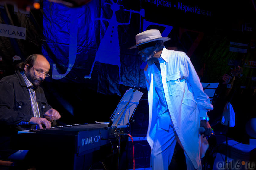 Фото №83289. Julius E. Green – вокал