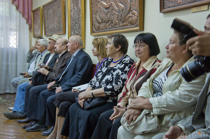 Фото №83666. На открытии выставки Александра Иванова «Сказки Тукая на меди»