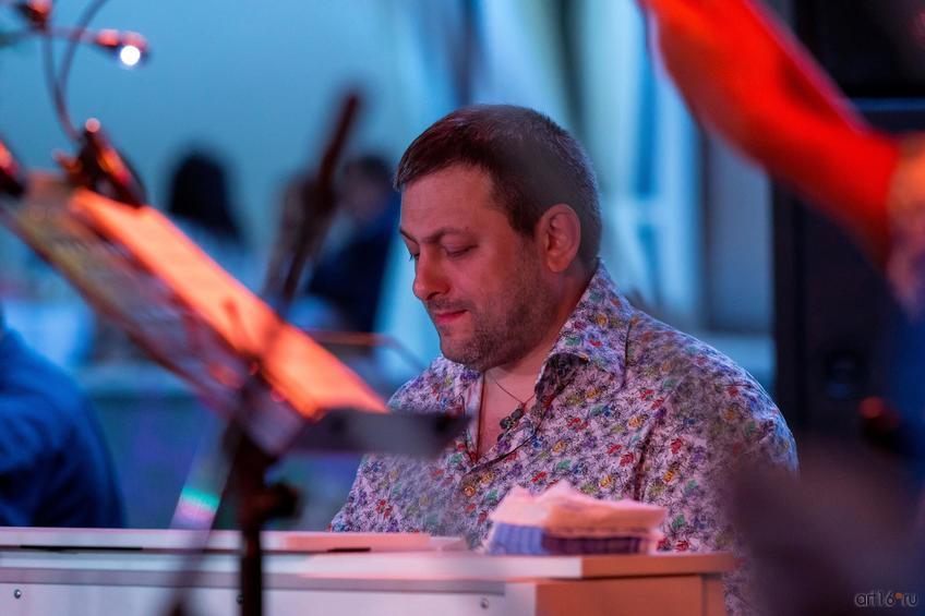 Фото №836938. Армен Мерабов — композитор, аранжировщик, фортепиано