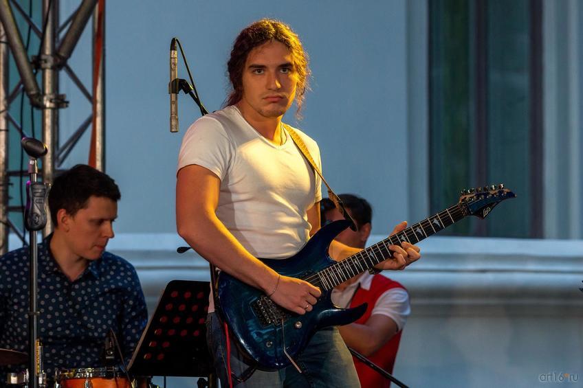 Фото №836956. Леонид Бирзович — гитара