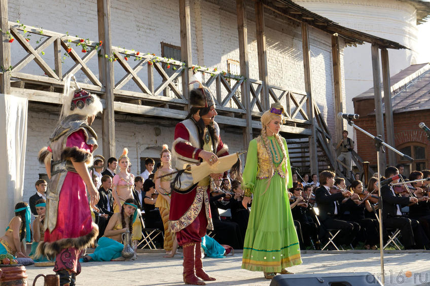 Фото №84525. Урмай передает хану  стрелу Джика с вызовом на бой 