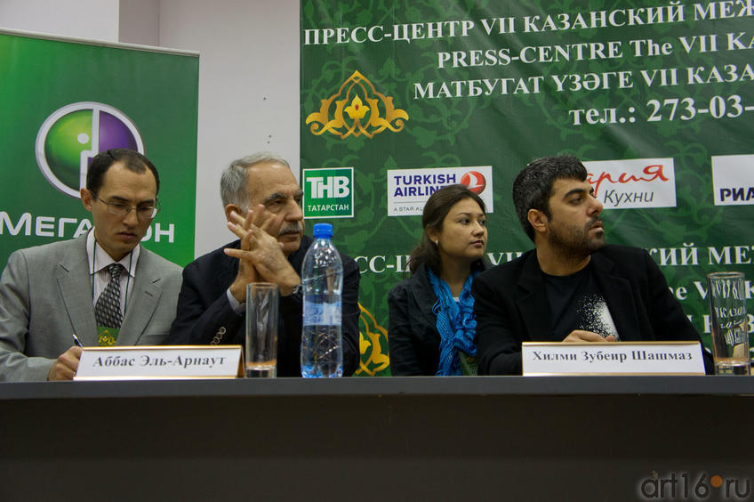 Фото №85218. Аббас Эль- Арнаут (Иордания), Хильми Зубейр Шмшмаз (Турция) с переводчиками