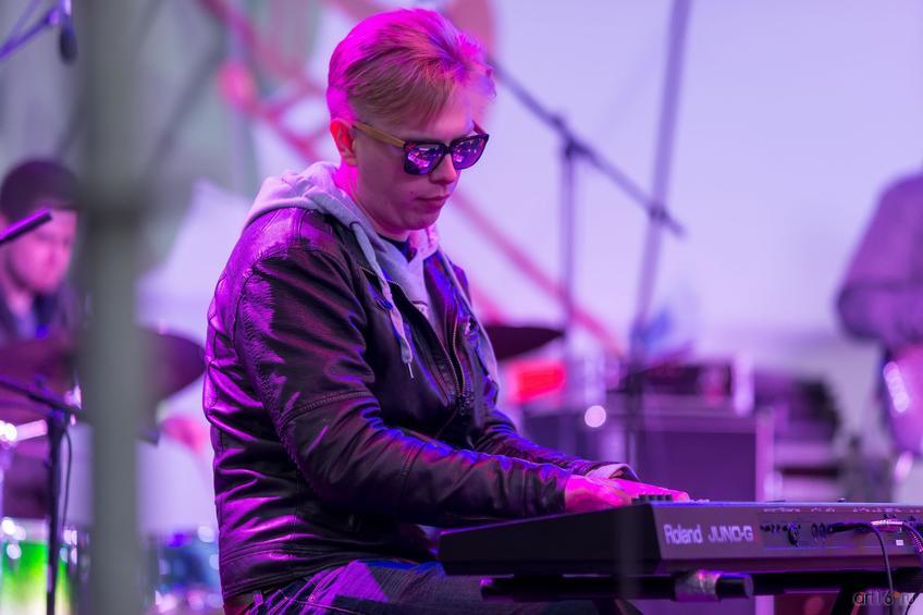 Фото №855076. Участник группы  Shoo