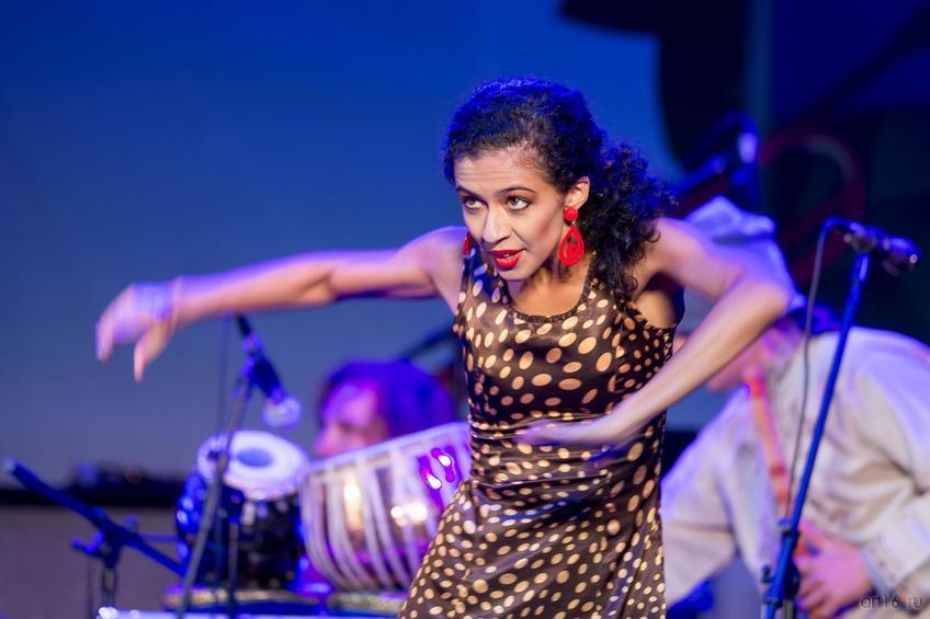 Фото №855202. Группа Samhey Project, танцовщица