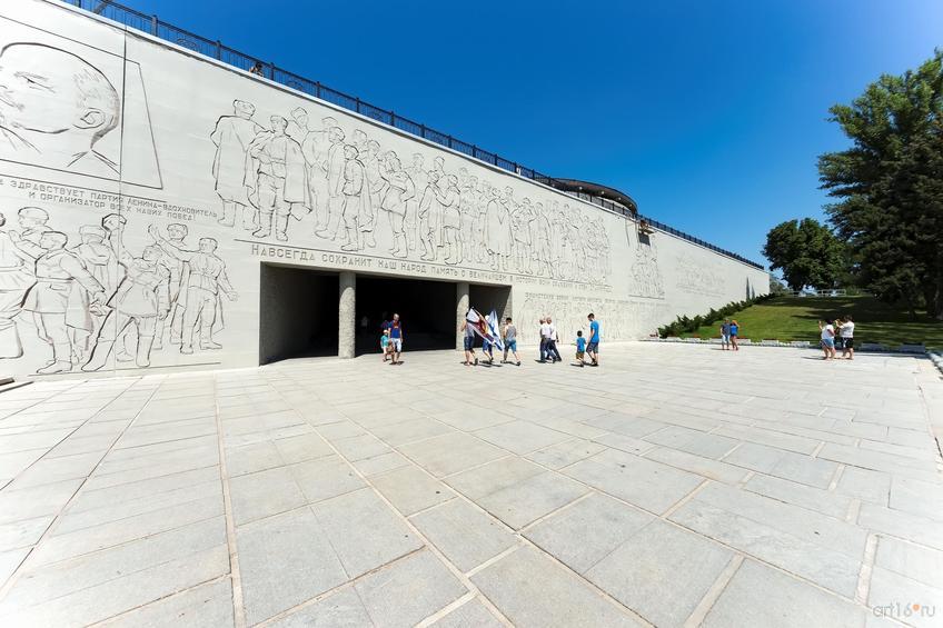 Фото №858373. На стене над входом расположена памятная надпись: