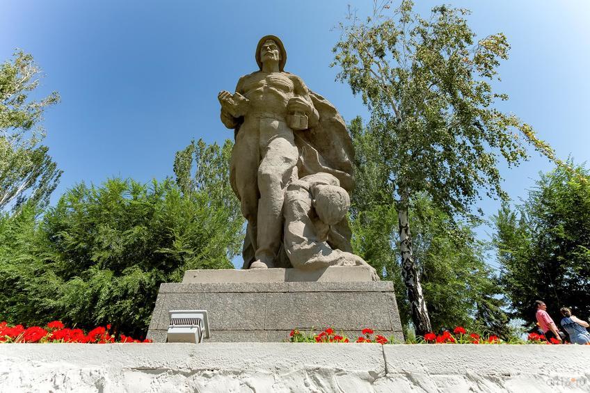 Фото №858415. Скульптурная группа: в последний бой